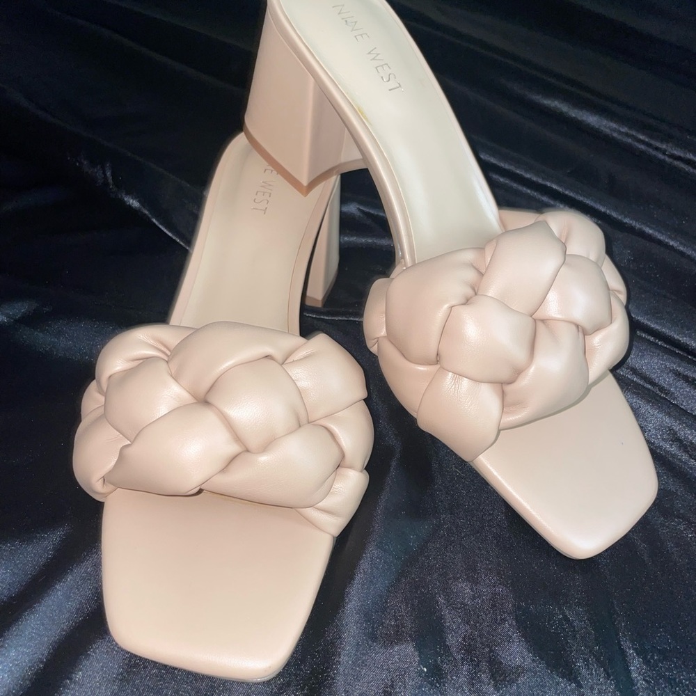 Nude color Nine West sandals. Size 8M